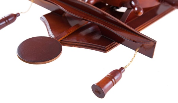 Часы настенные "Избушка" 33 см x 66 см, деревянные